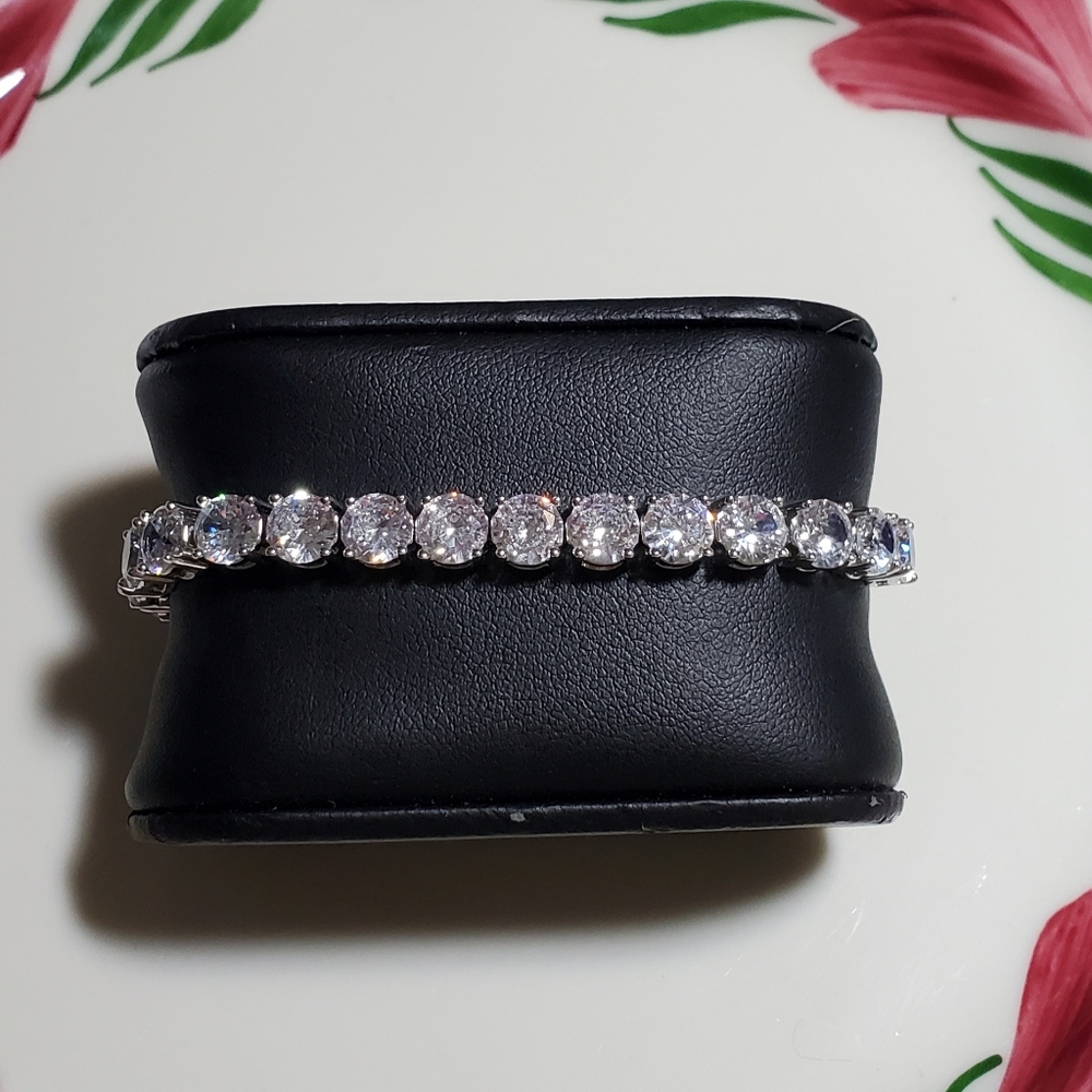 Swarovski Elemements Silver tone Adjustable Bracelet - Picture 1 of 5